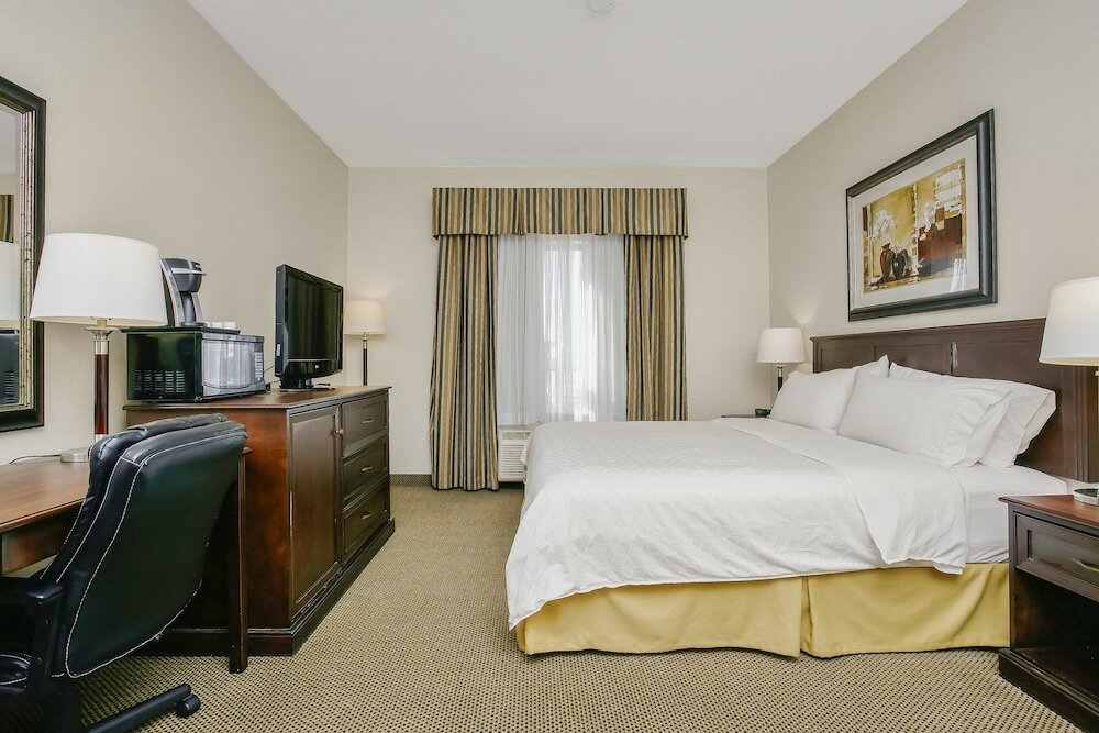 Фото Holiday Inn Express Hotel & Suites Whitecourt, an Ihg Hotel