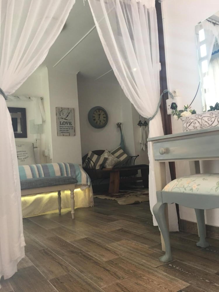 Фото French Lodge International