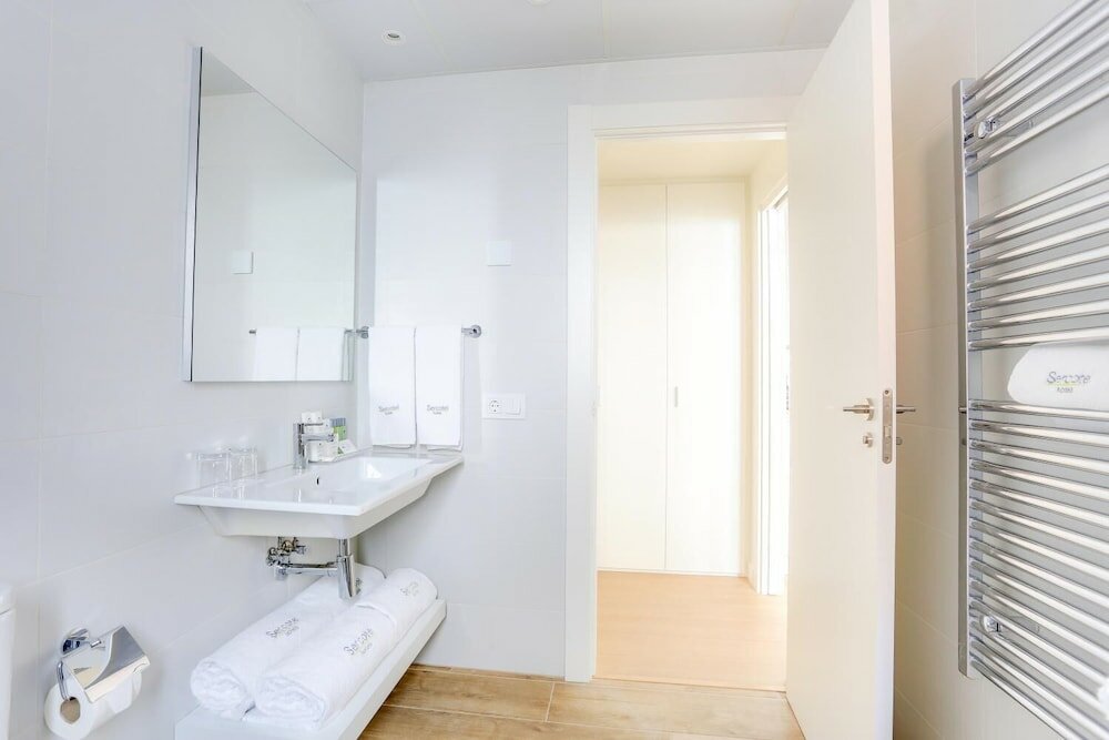 Фото Sercotel Logroño Suites