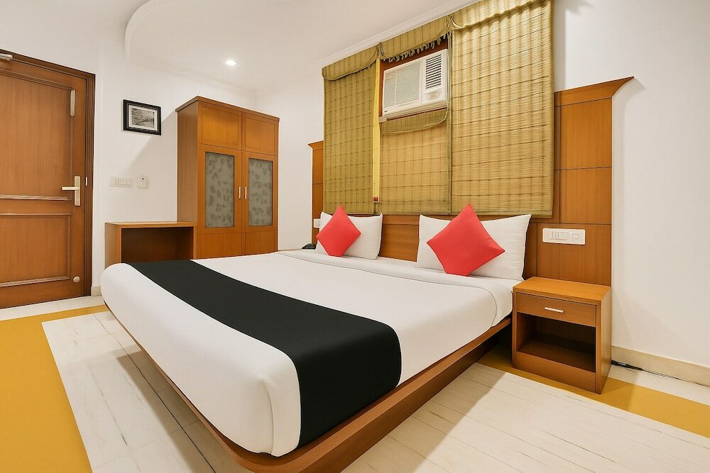 Фото Hotel Tjs Royale