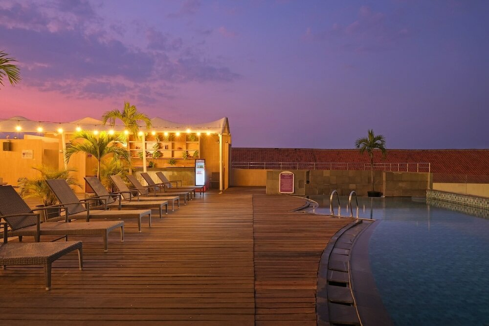 Фото Quest Hotel Simpang Lima - Semarang by Aston