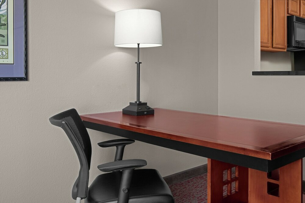 Фото Larkspur Landing Renton - An All-Suite Hotel