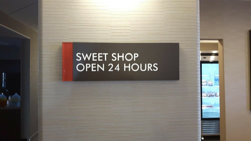 Фото Encore Suites by Service Plus Inns