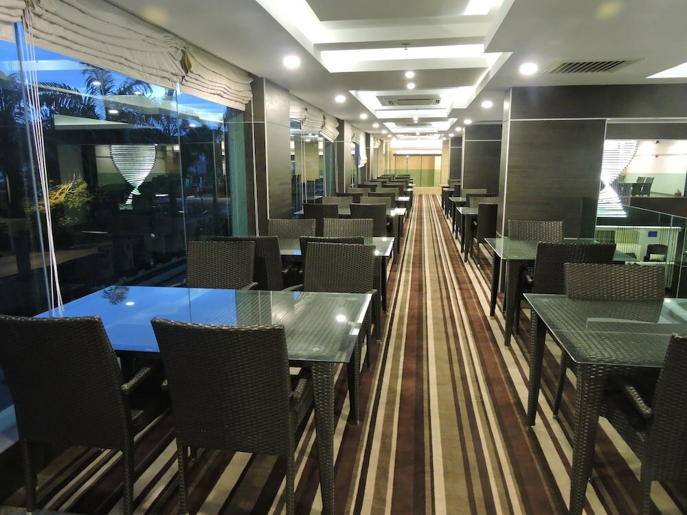 Фото Royale Signature Hotel