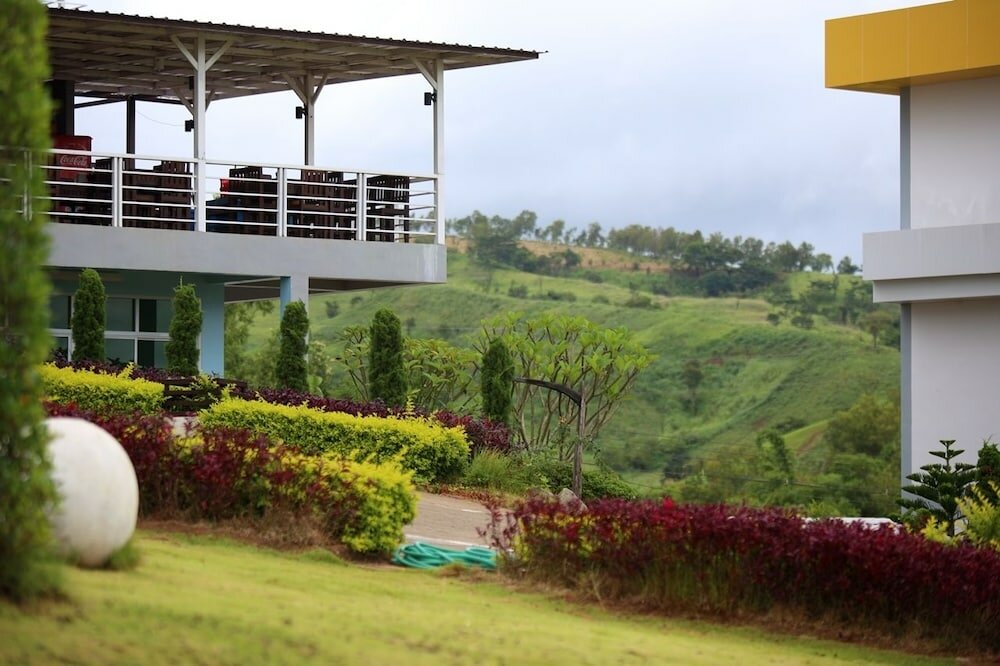 Фото Breeze Hill Hotel