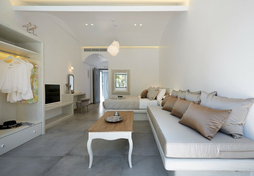 Фото Amara Suites Santorini