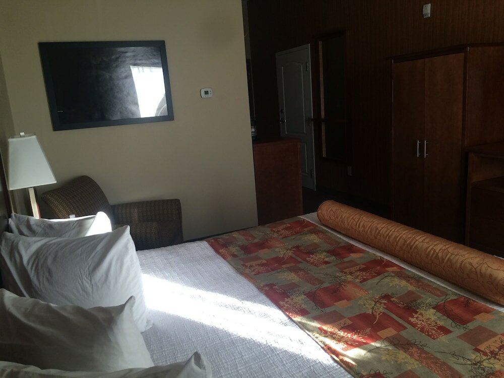 Фото Best Western Plus Service Inn & Suites