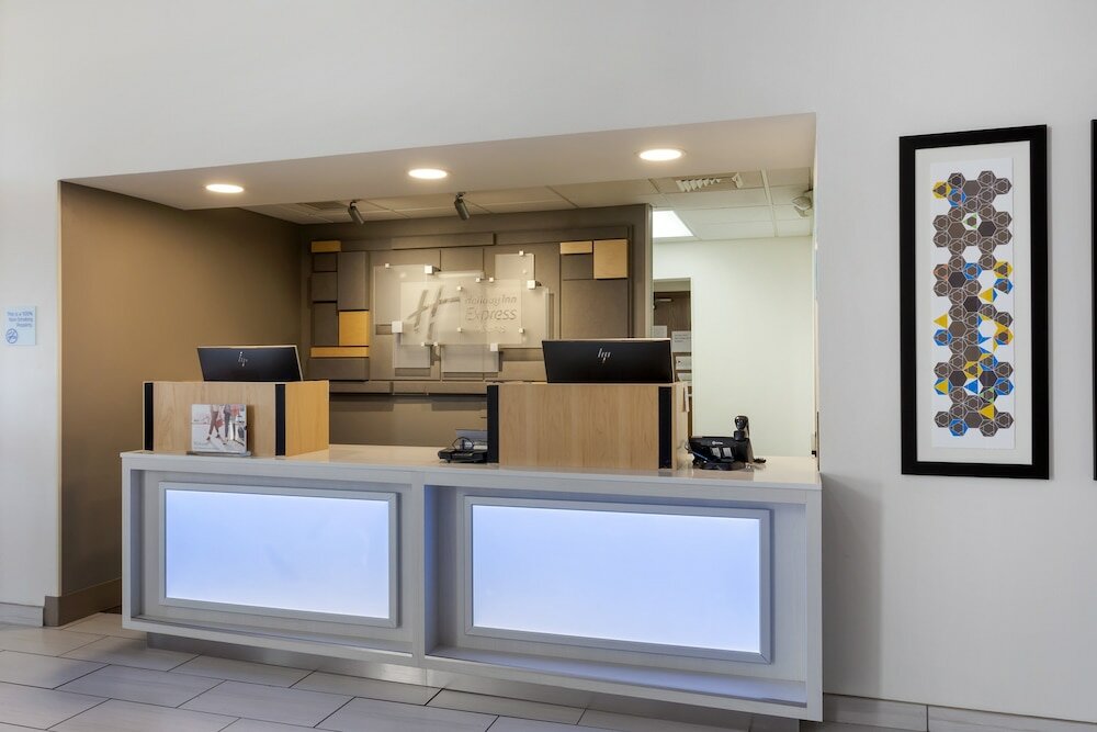 Фото Holiday Inn Express & Suites Harrison