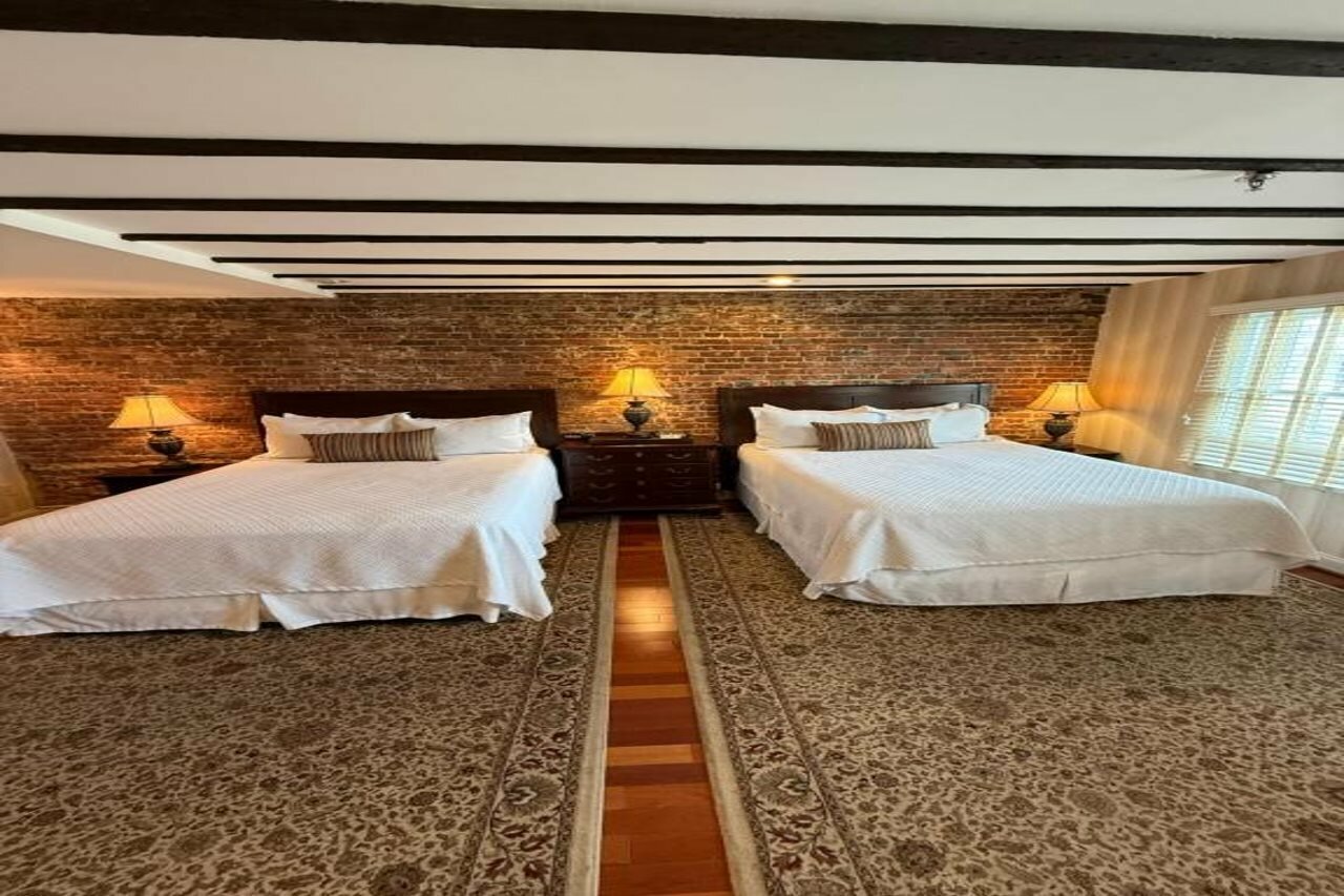 Фото Penn's View Hotel