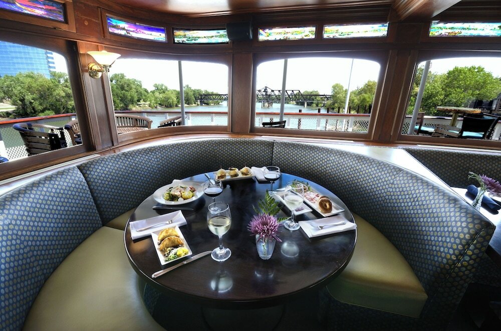 Фото Delta King Hotel