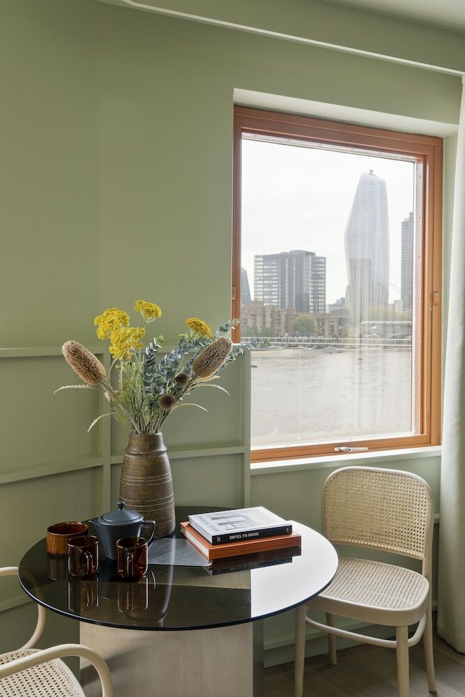 Фото Locke At Broken Wharf