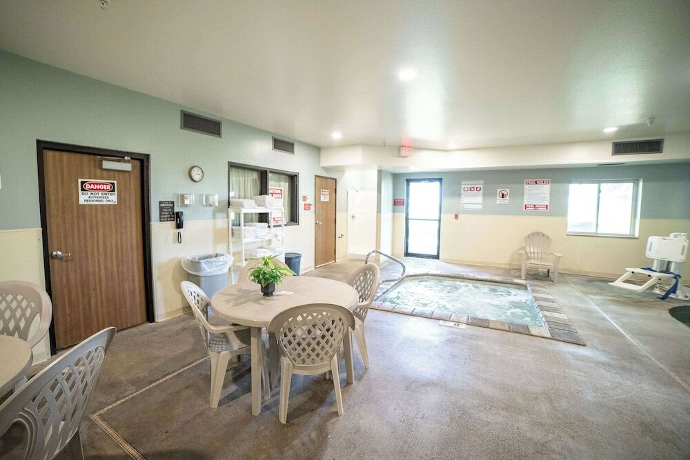 Фото Quality Inn & Suites Watertown