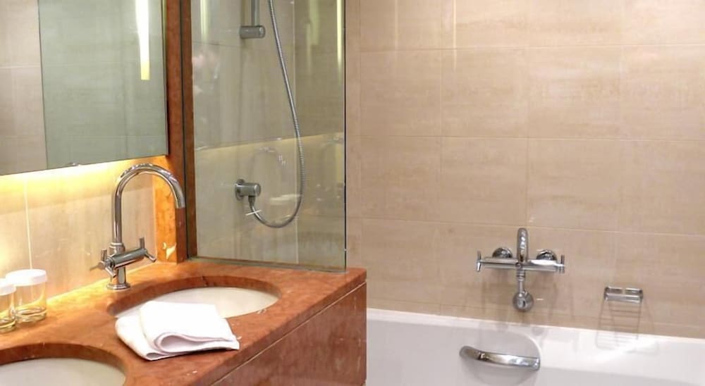 Фото Ambassade Hotel