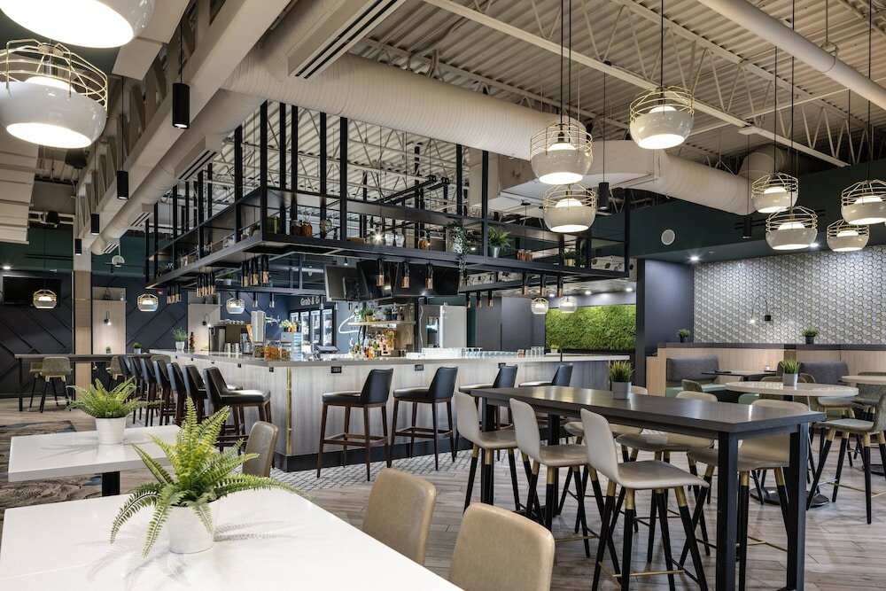 Фото Delta Hotels by Marriott Calgary South