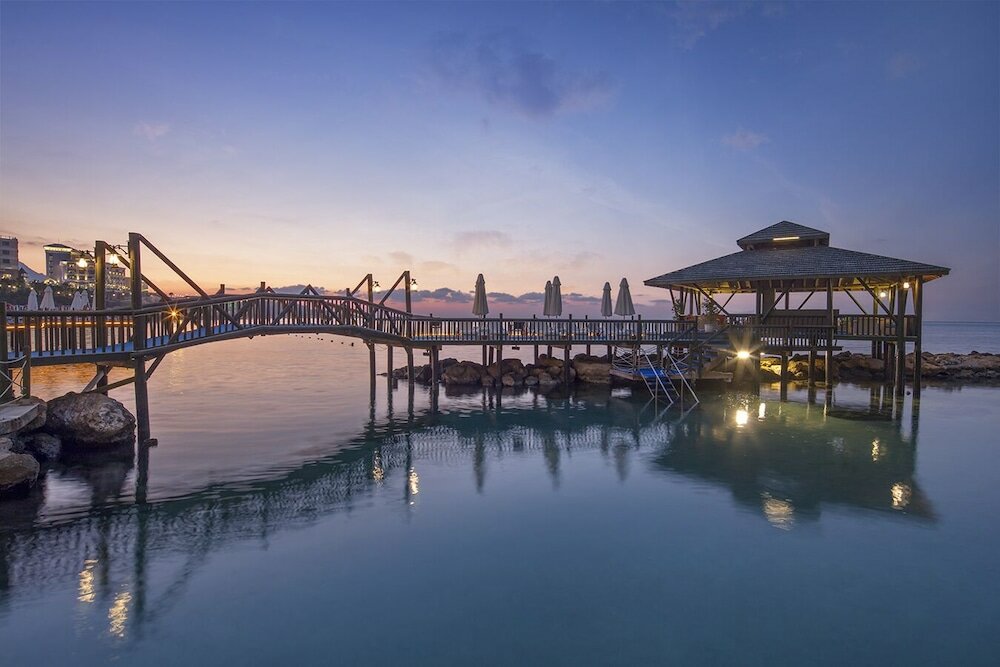 Фото Merit Crystal Cove Hotel