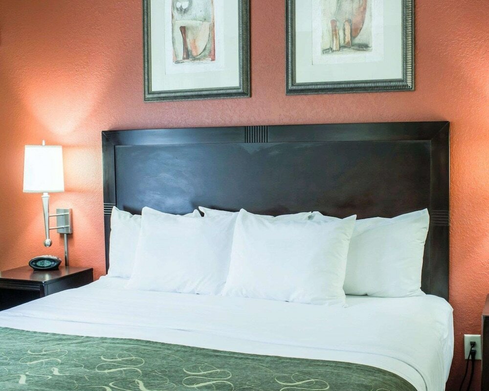 Фото Comfort Suites Regency Park