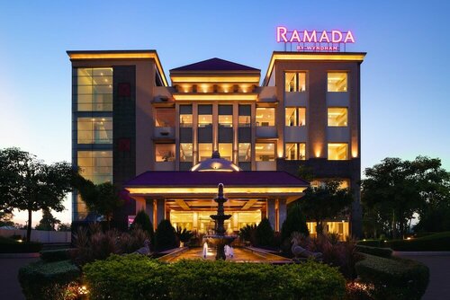 Внешний вид отеля Ramada by Wyndham Varanasi Katesar в Рамнагаре, фото 1