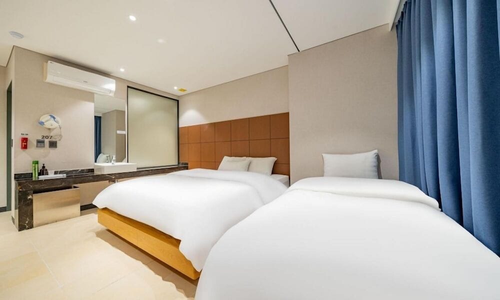 Фото F Hotel Yeongdeungpo