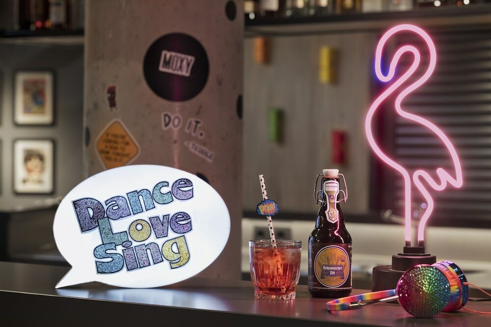 Фото Moxy Duesseldorf City