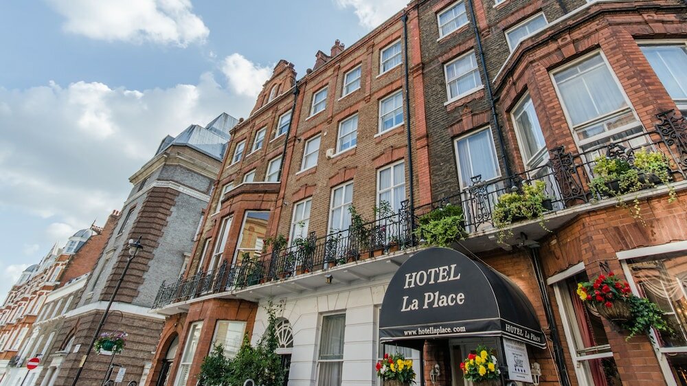 Фото отеля 1