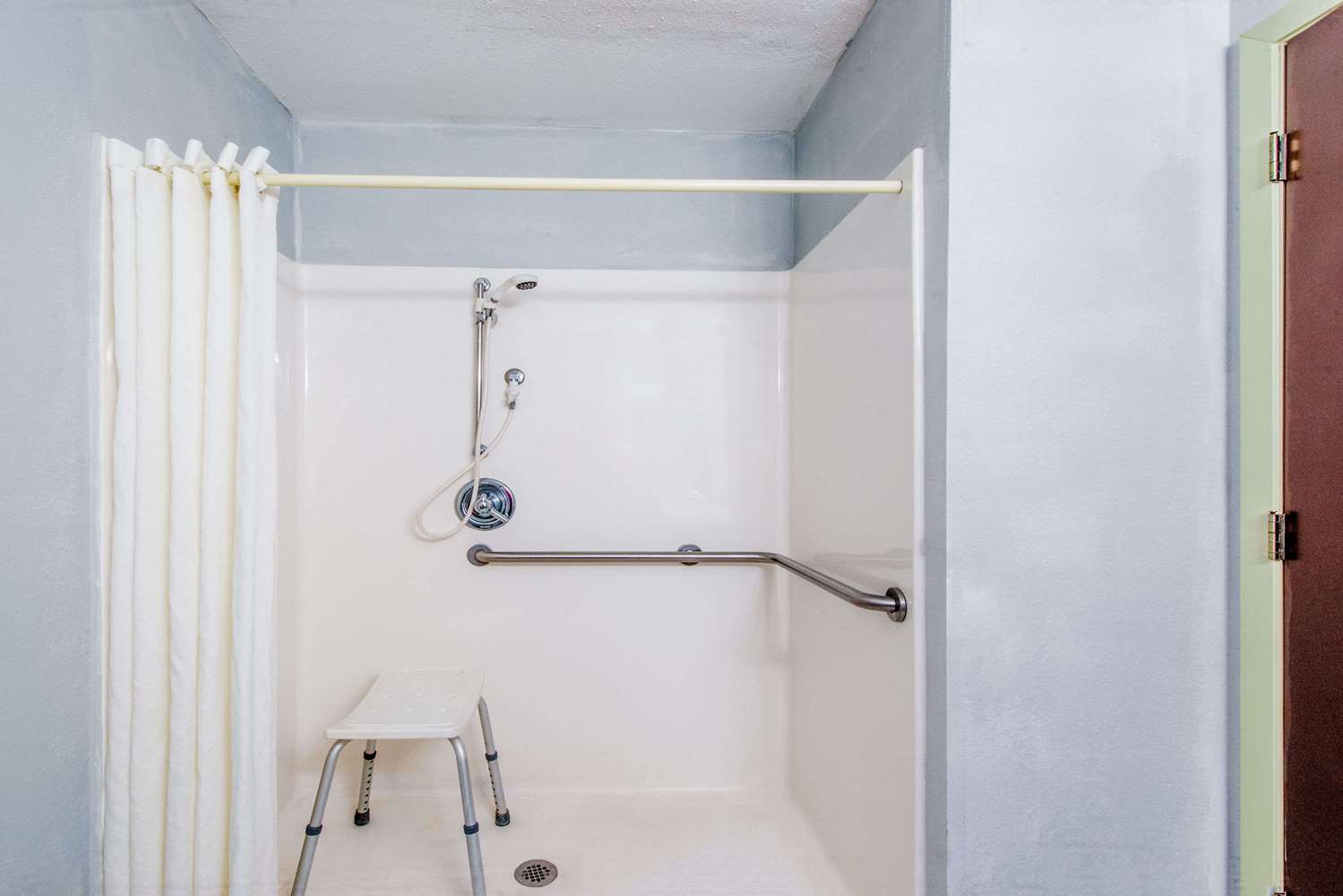 Фото Super 8 by Wyndham Lake Charles/Sulphur