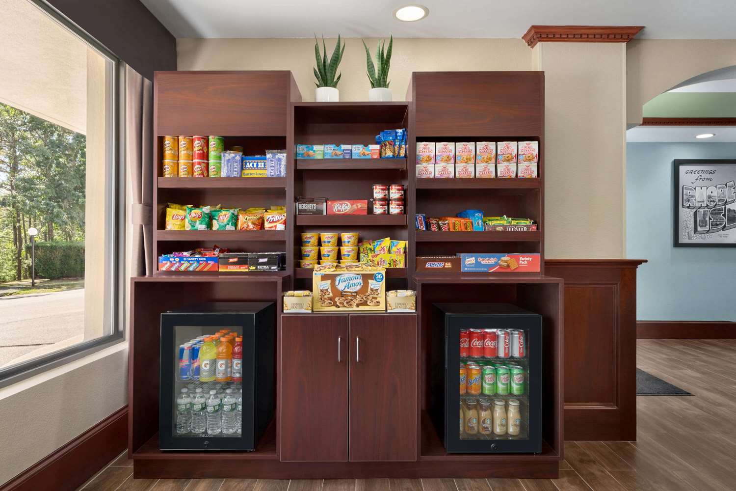 Фото Super 8 by Wyndham West Greenwich/Providence