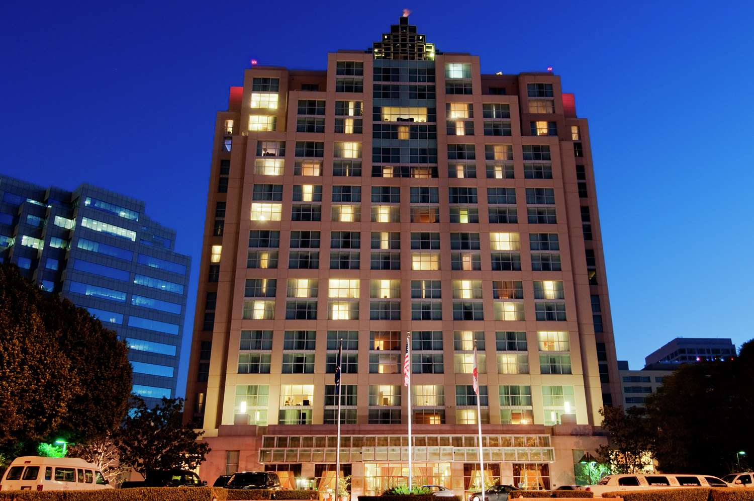 Фото Hilton Los Angeles North/Glendale & Executive Meeting Ctr