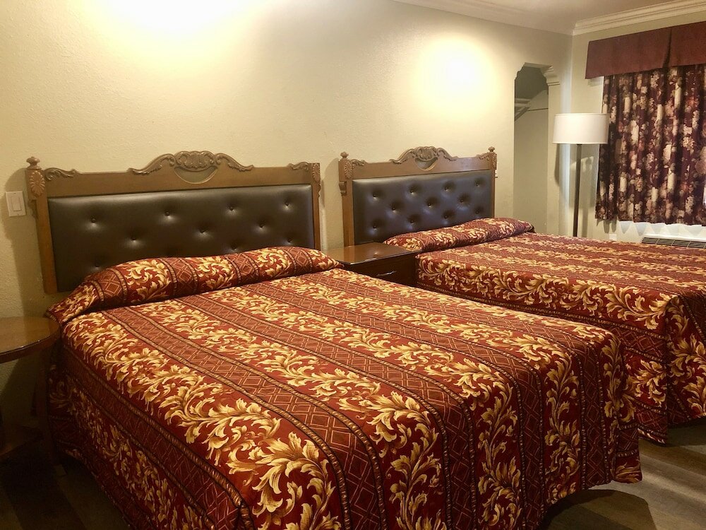 Фото La Petite Rouge Motel