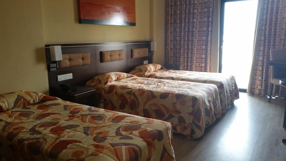 Фото Livadhiotis City Hotel