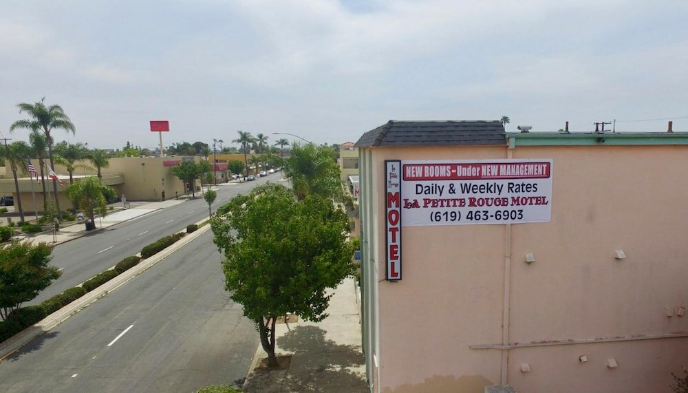 Фото La Petite Rouge Motel