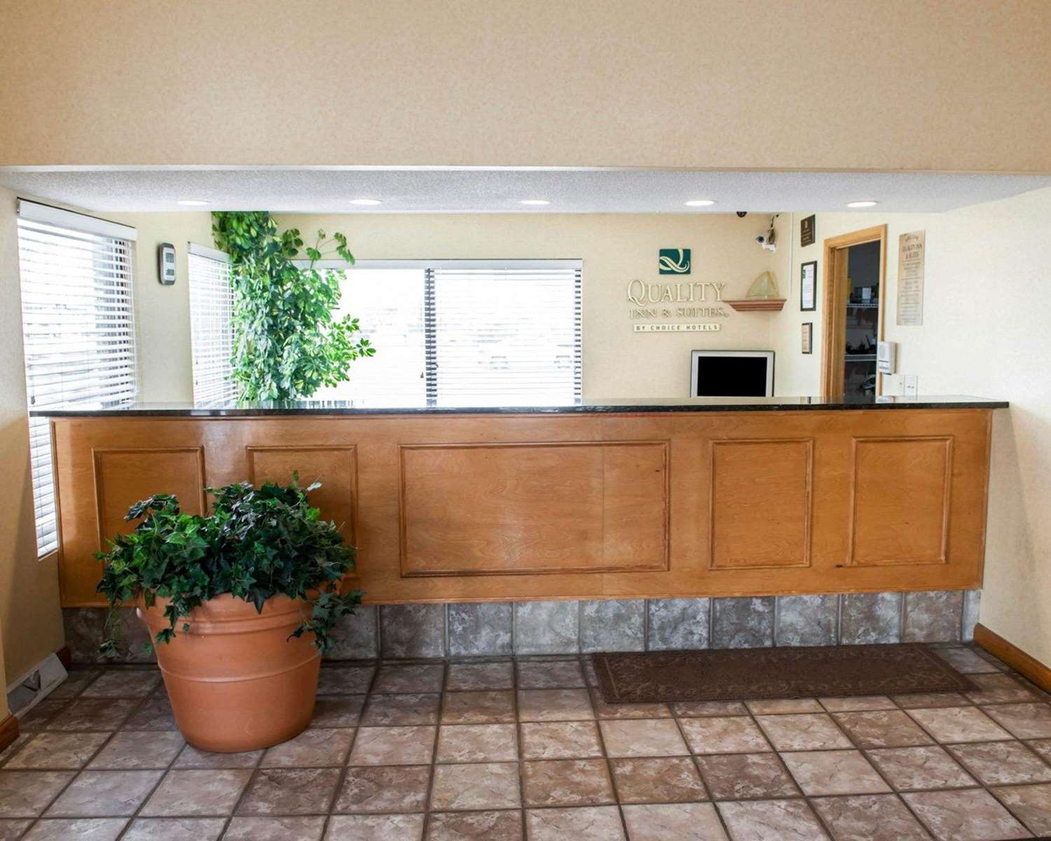 Фото Quality Inn & Suites