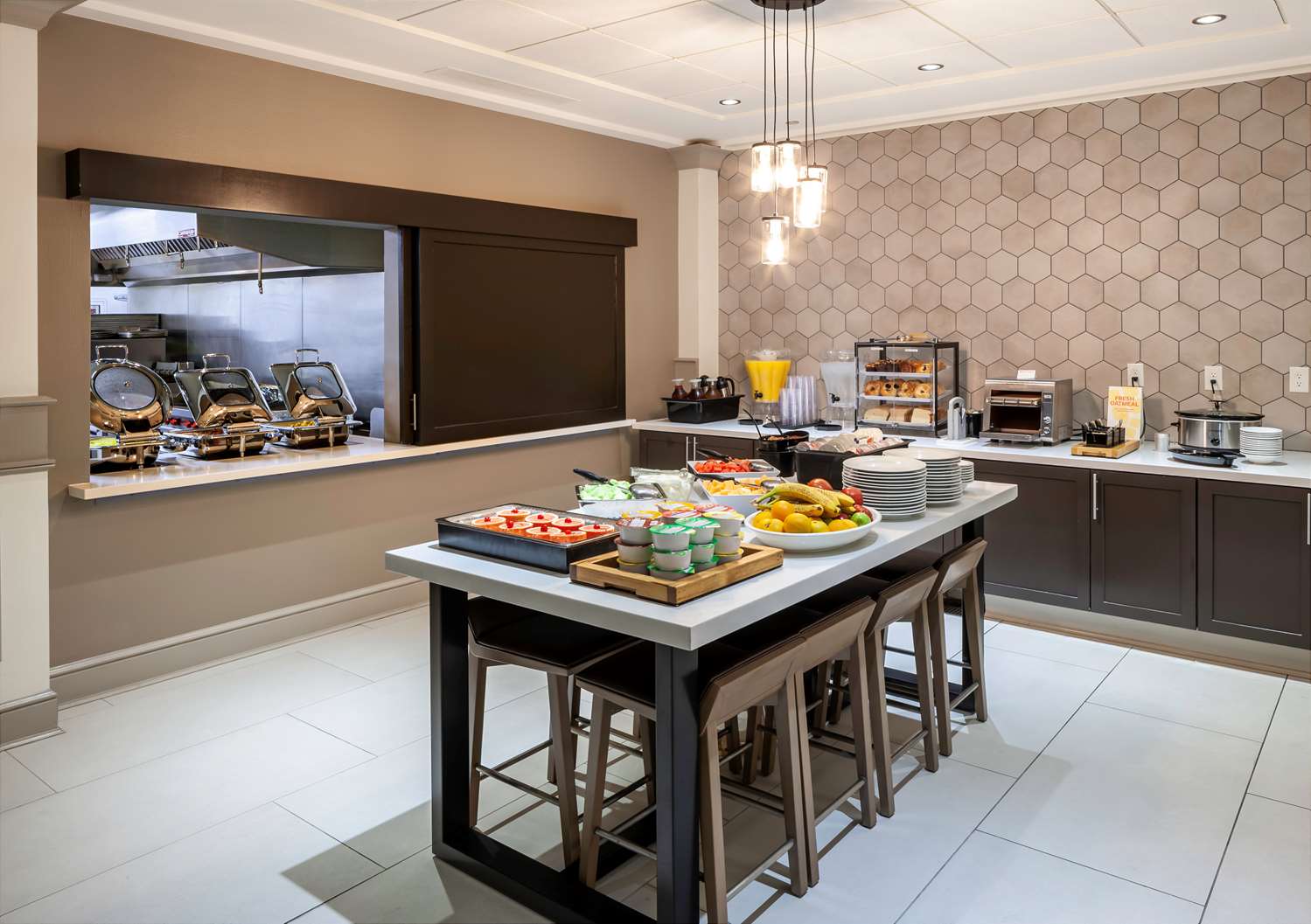 Фото Hilton Garden Inn San Diego/Rancho Bernardo