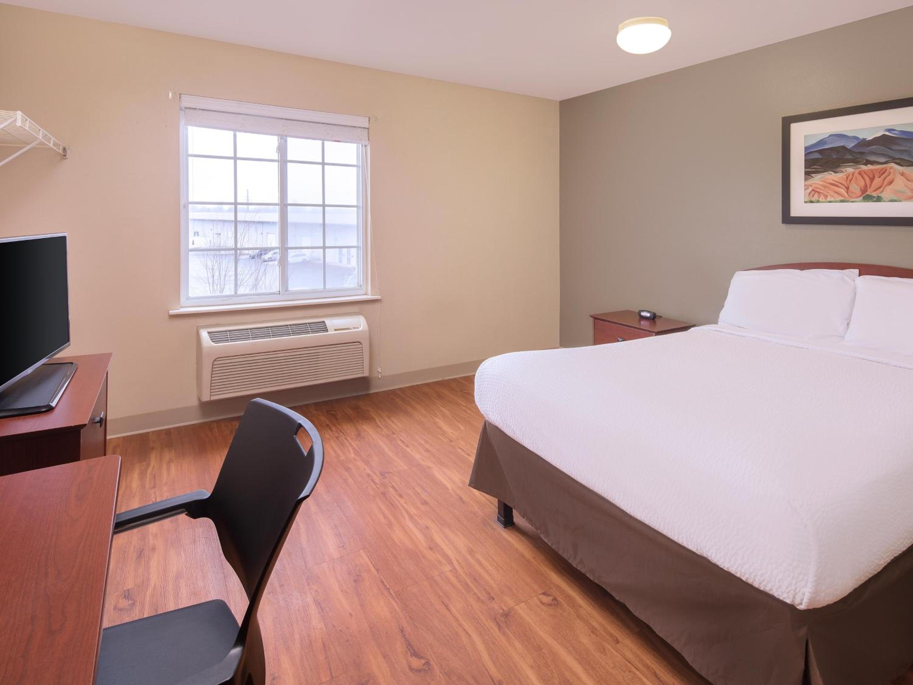 Фото WoodSpring Suites Bentonville