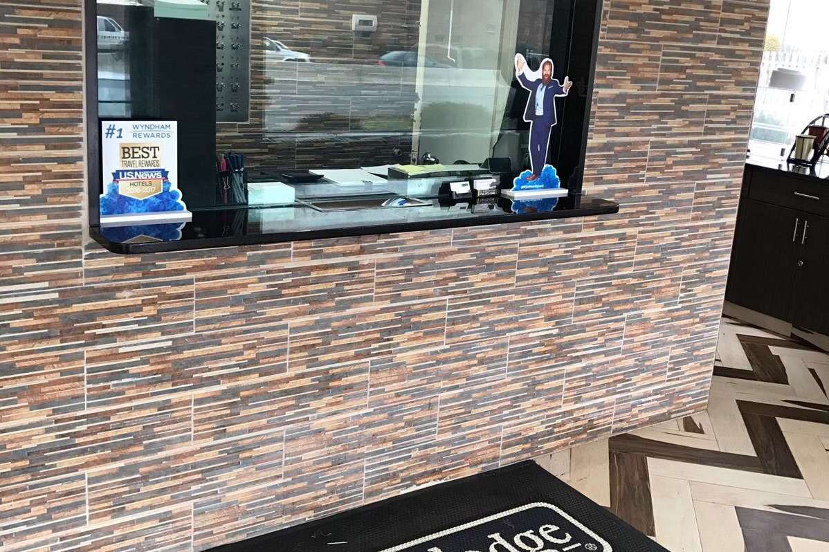 Фото Travelodge by Wyndham Avenel Woodbridge