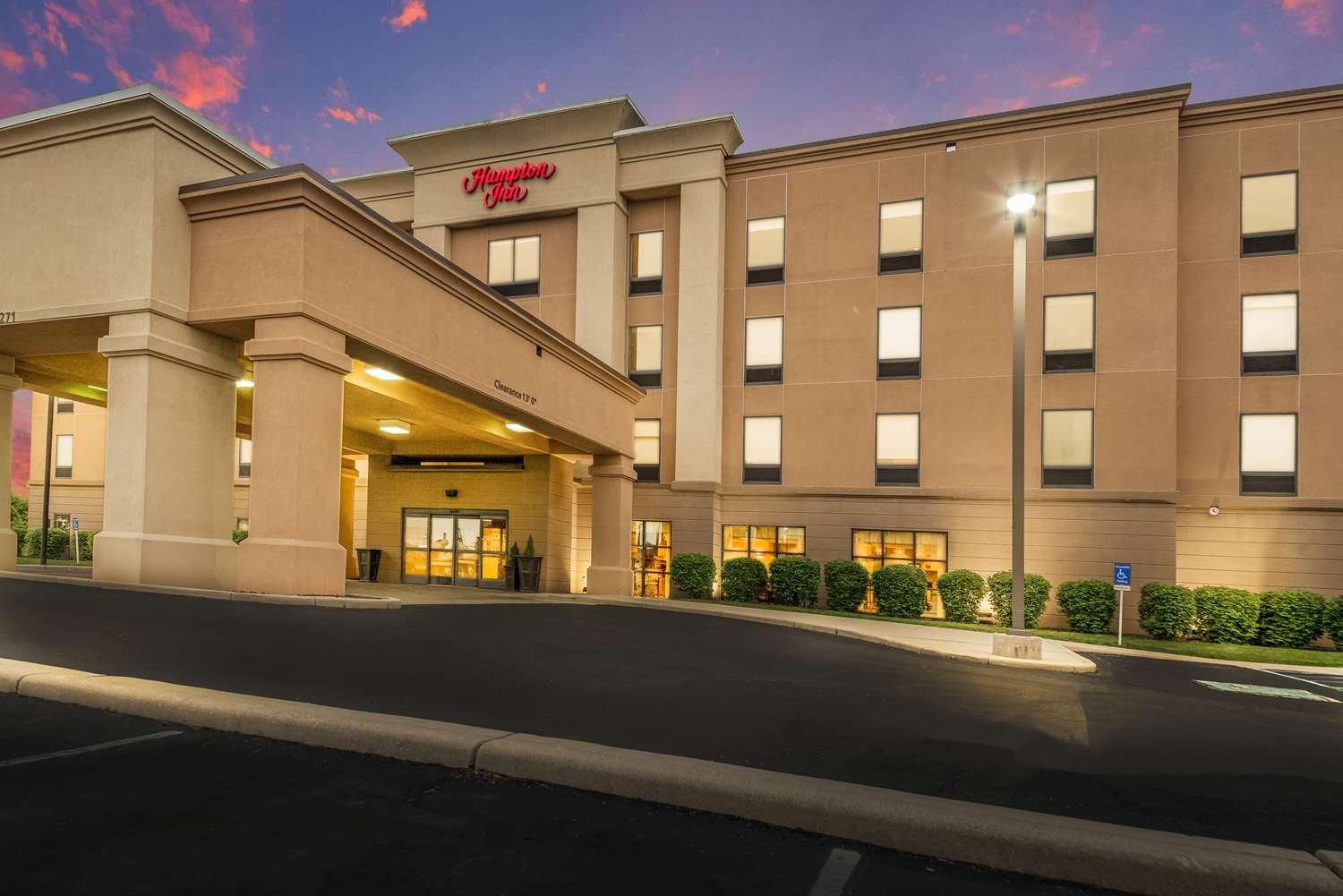 Фото Hampton Inn Greenfield