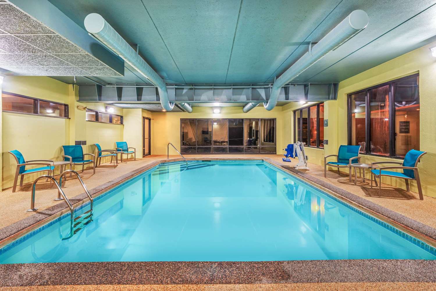 Фото La Quinta Inn & Suites by Wyndham Jamestown