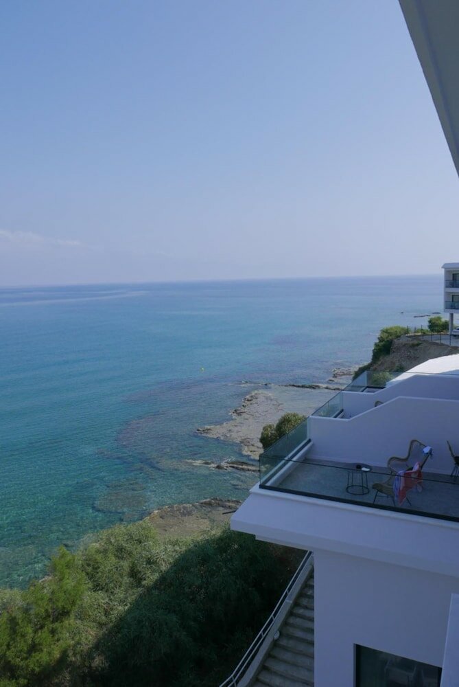 Фото E. J. Pyrgos Bay Hotel