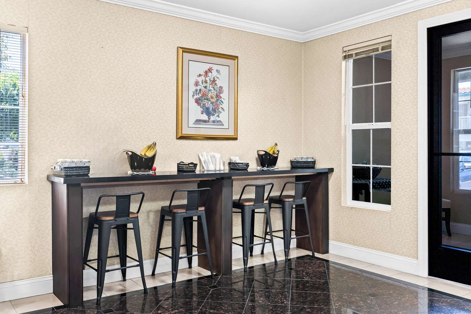 Фото SureStay Hotel by Best Western Castro Valley