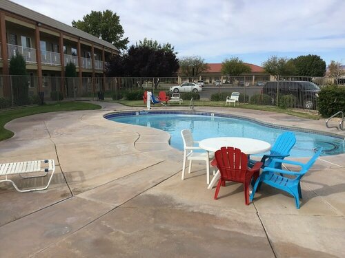 Гостиница Super 8 by Wyndham Hurricane Zion National Park в Херрикене