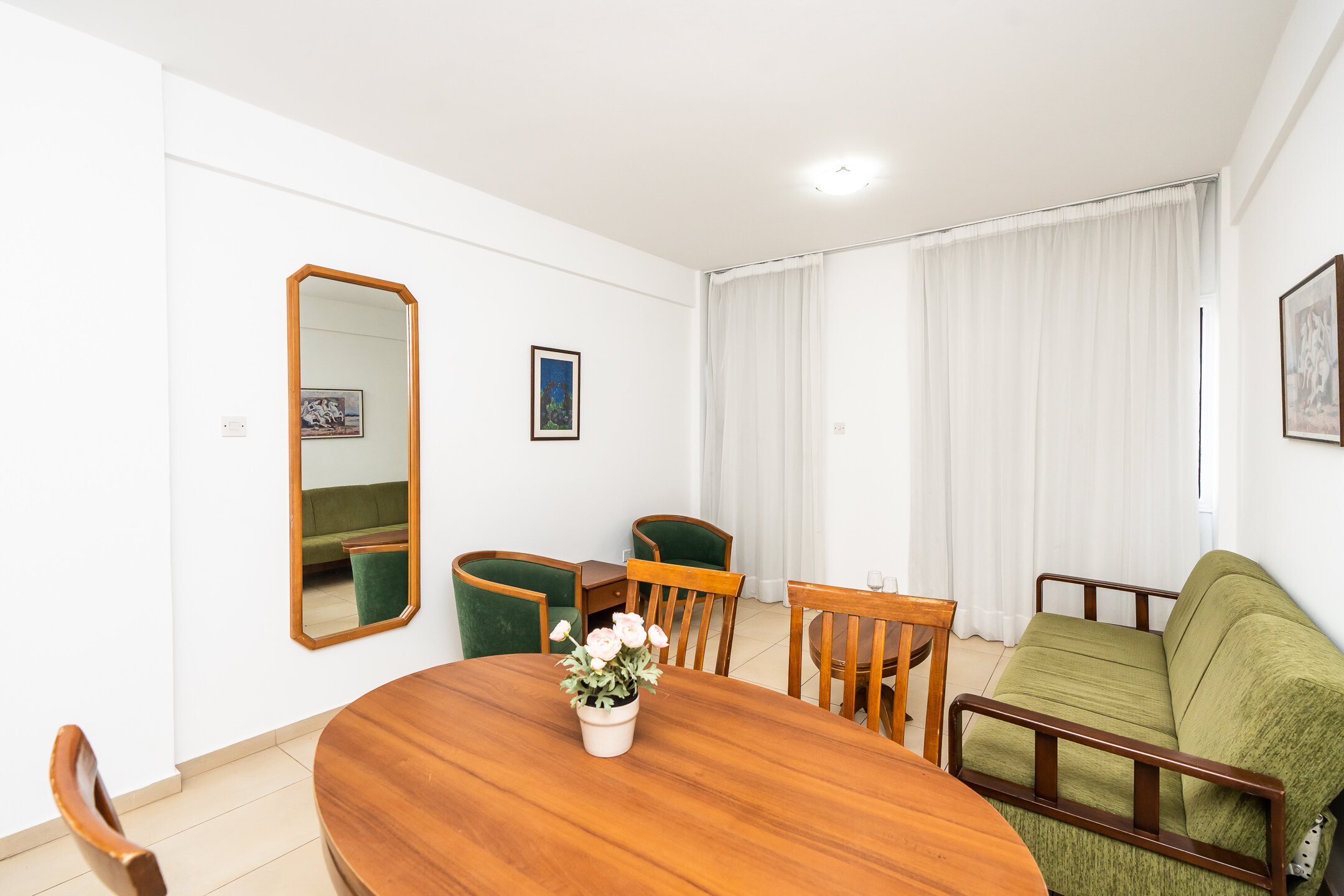 Фото Flora Hotel Apartments