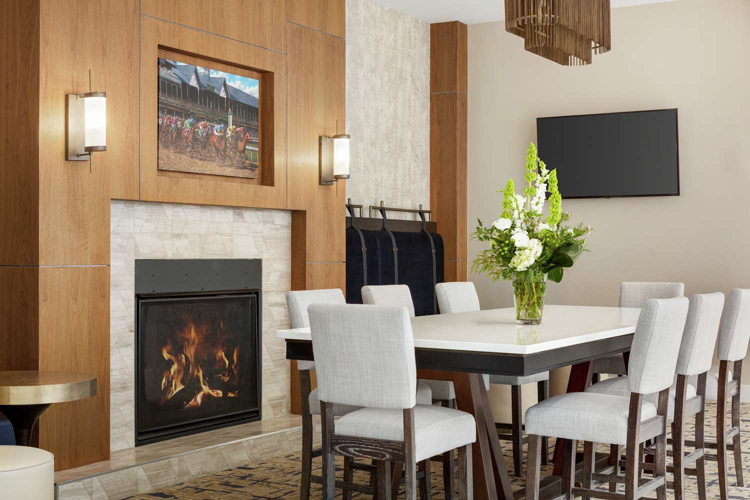 Фото Hilton Garden Inn Louisville Downtown