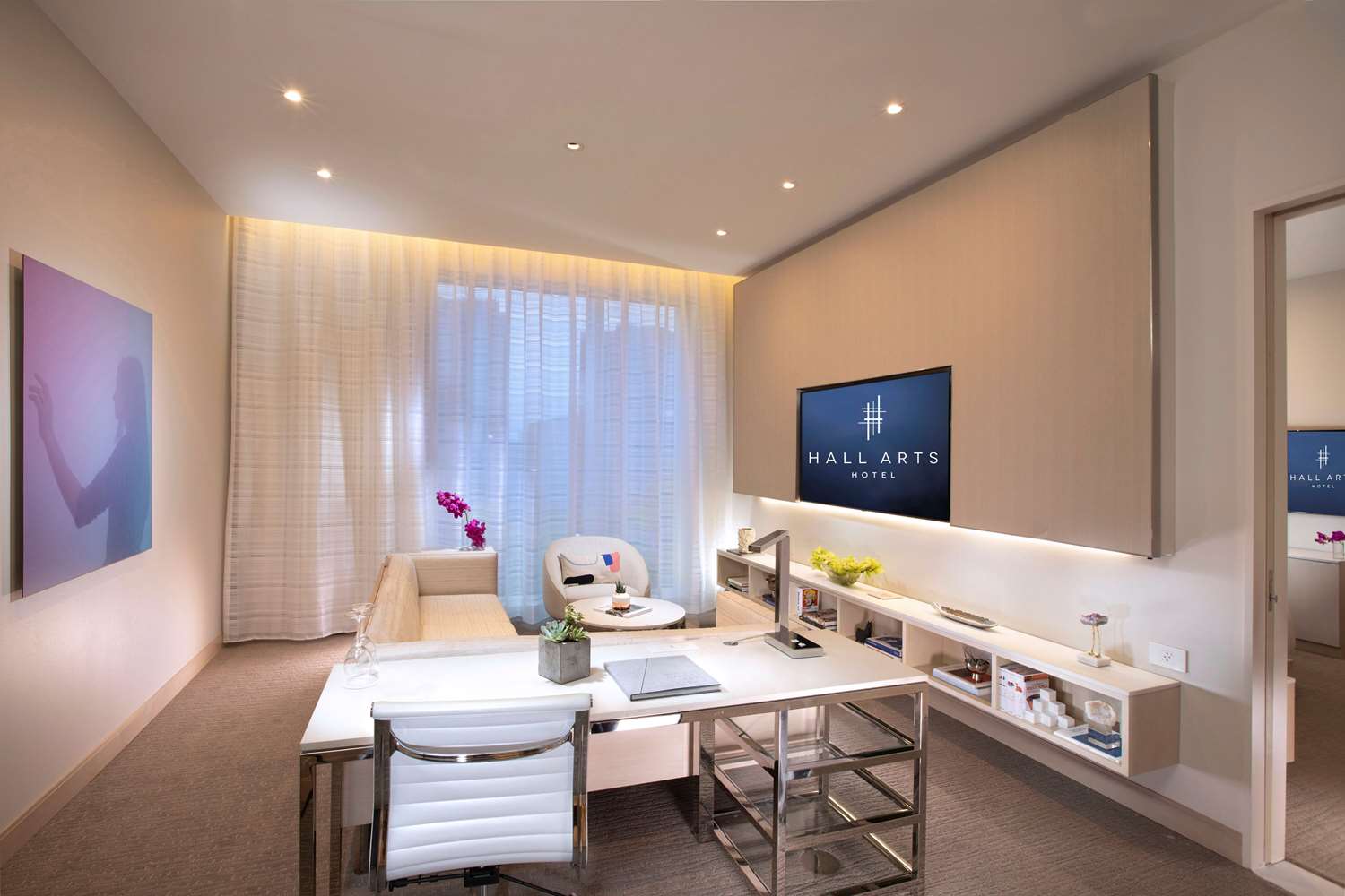 Фото Hall Arts Hotel Dallas, Curio Collection by Hilton