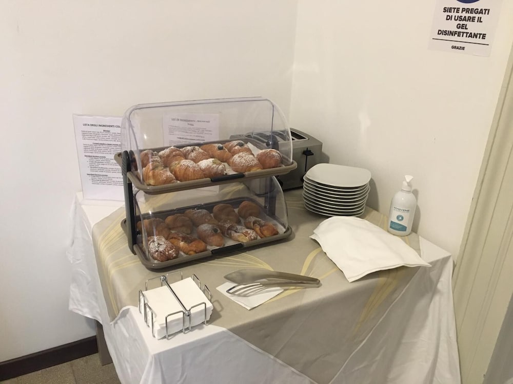 Фото Moonlight Hotel & Suites