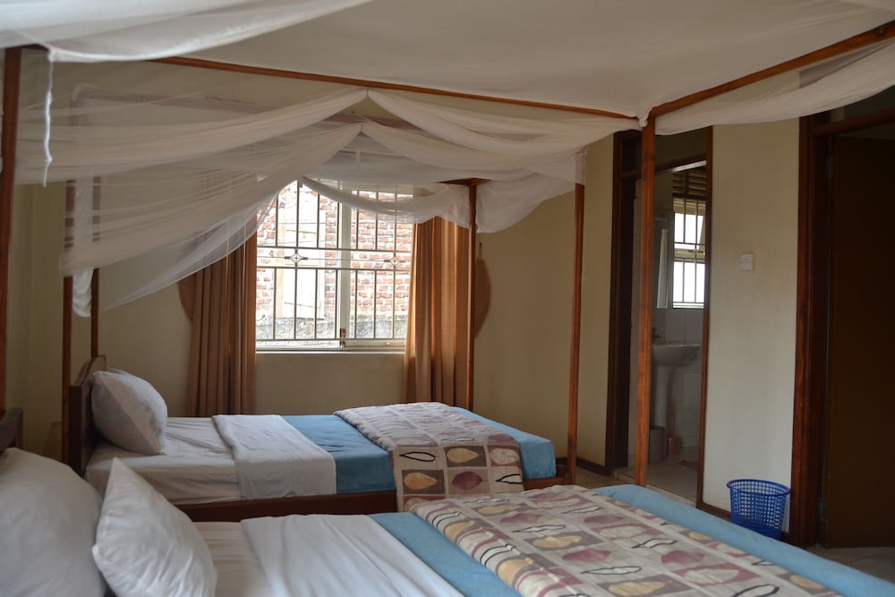 Фото Raja Excelsior Hotel