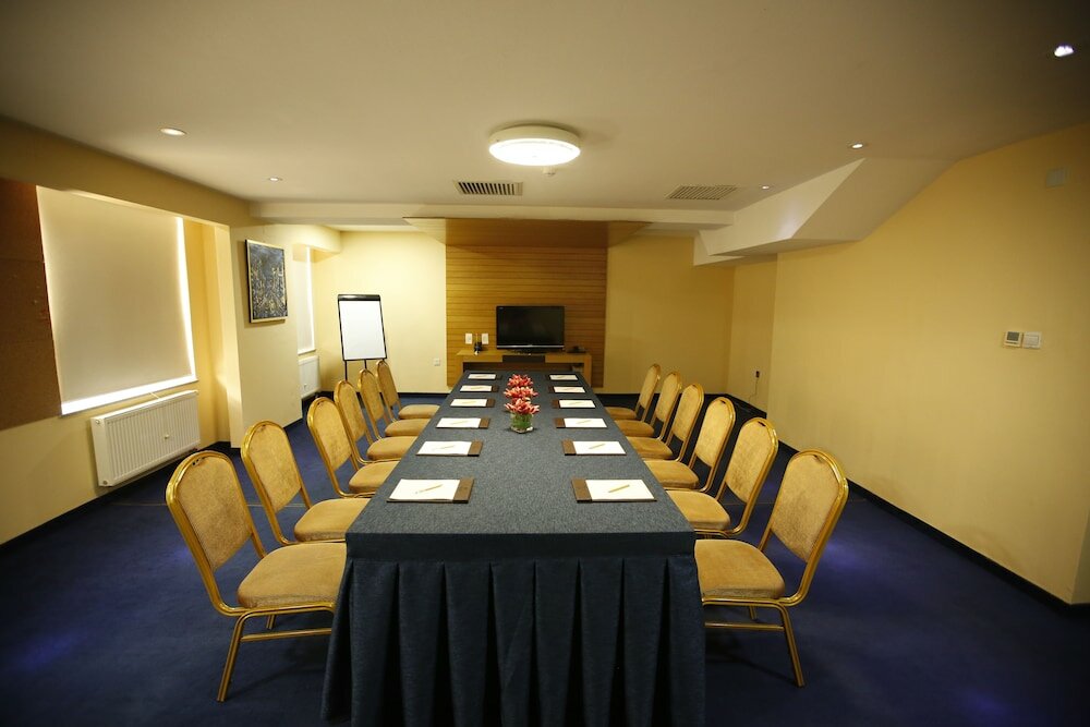 Фото The Corporate Hotel Convention Centre