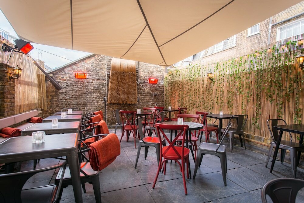 Фото The Grafton Arms Pub & Rooms