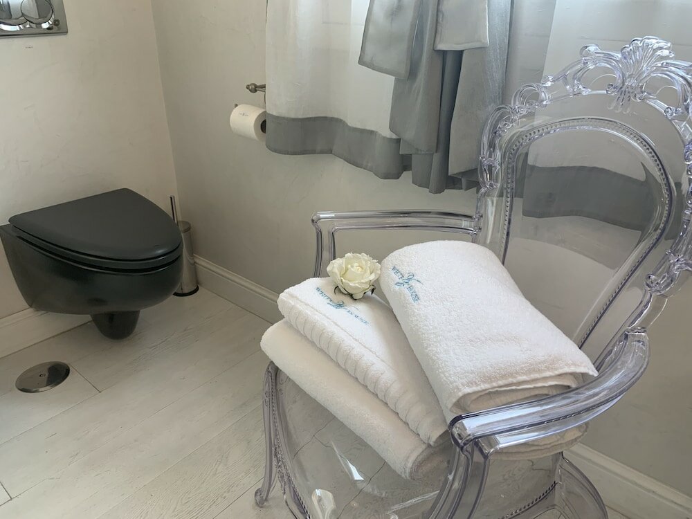 Фото White House Luxury Hospitality