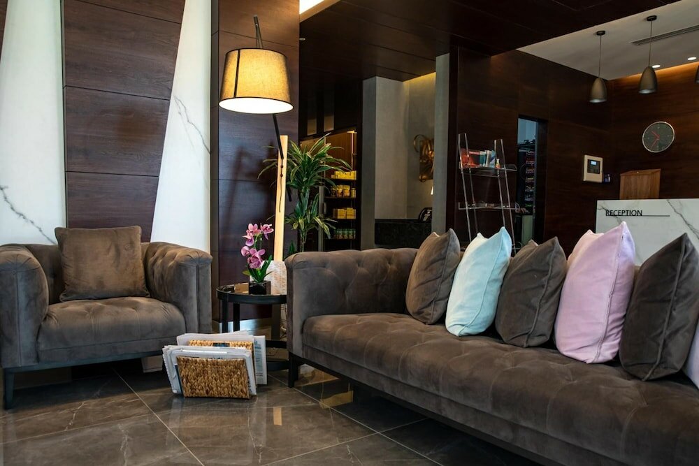 Фото The Compass Hotel