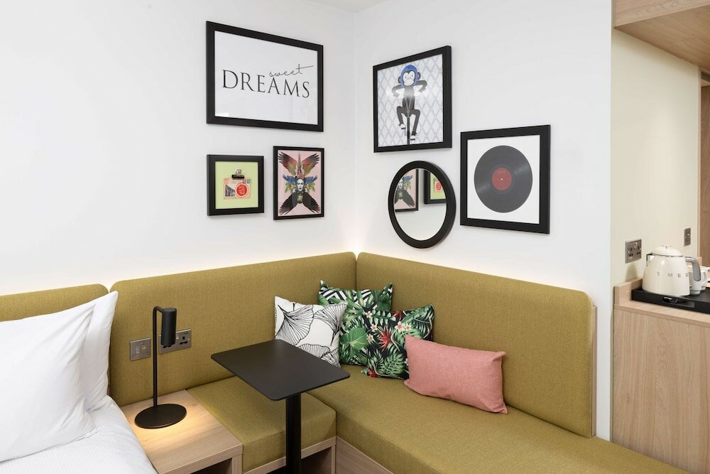 Фото Hampton by Hilton Rochdale