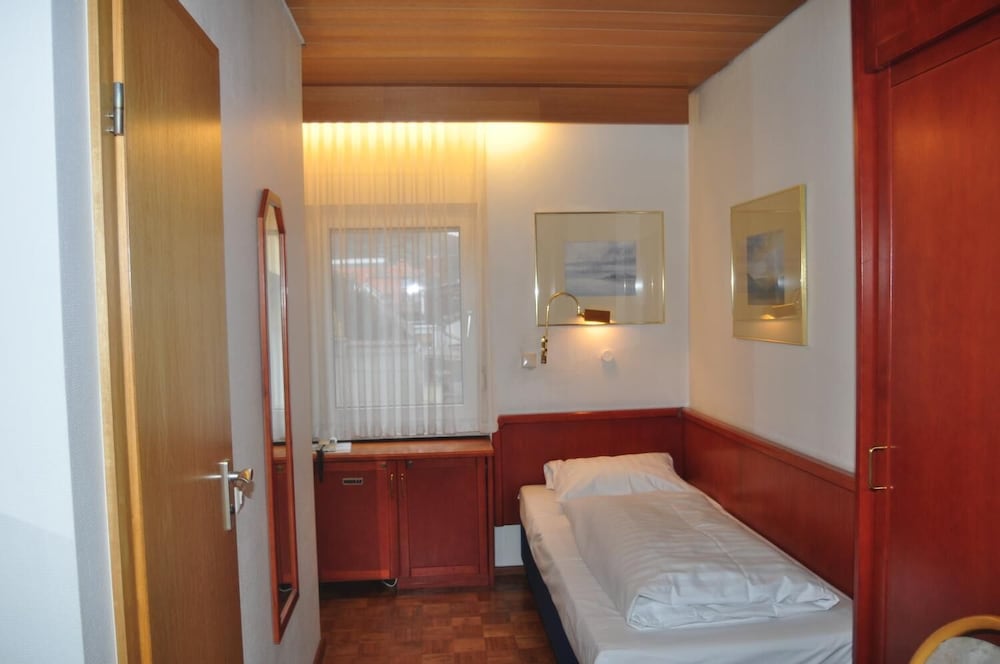 Фото Hotel Starkenburger Hof